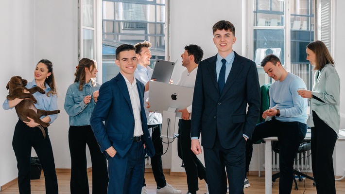 Leon Dapoz und Simon Wachtler bieten mit Evvvolution echte Einblicke statt Floskeln: Wie Arbeitgeber heute die richtigen Menschen erreichen